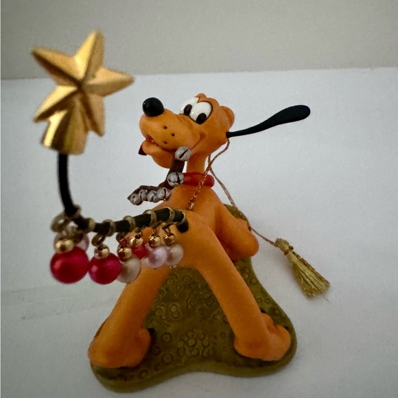WDCC Pluto Helps Decorate 1996 Ornament - Picture 2 of 9